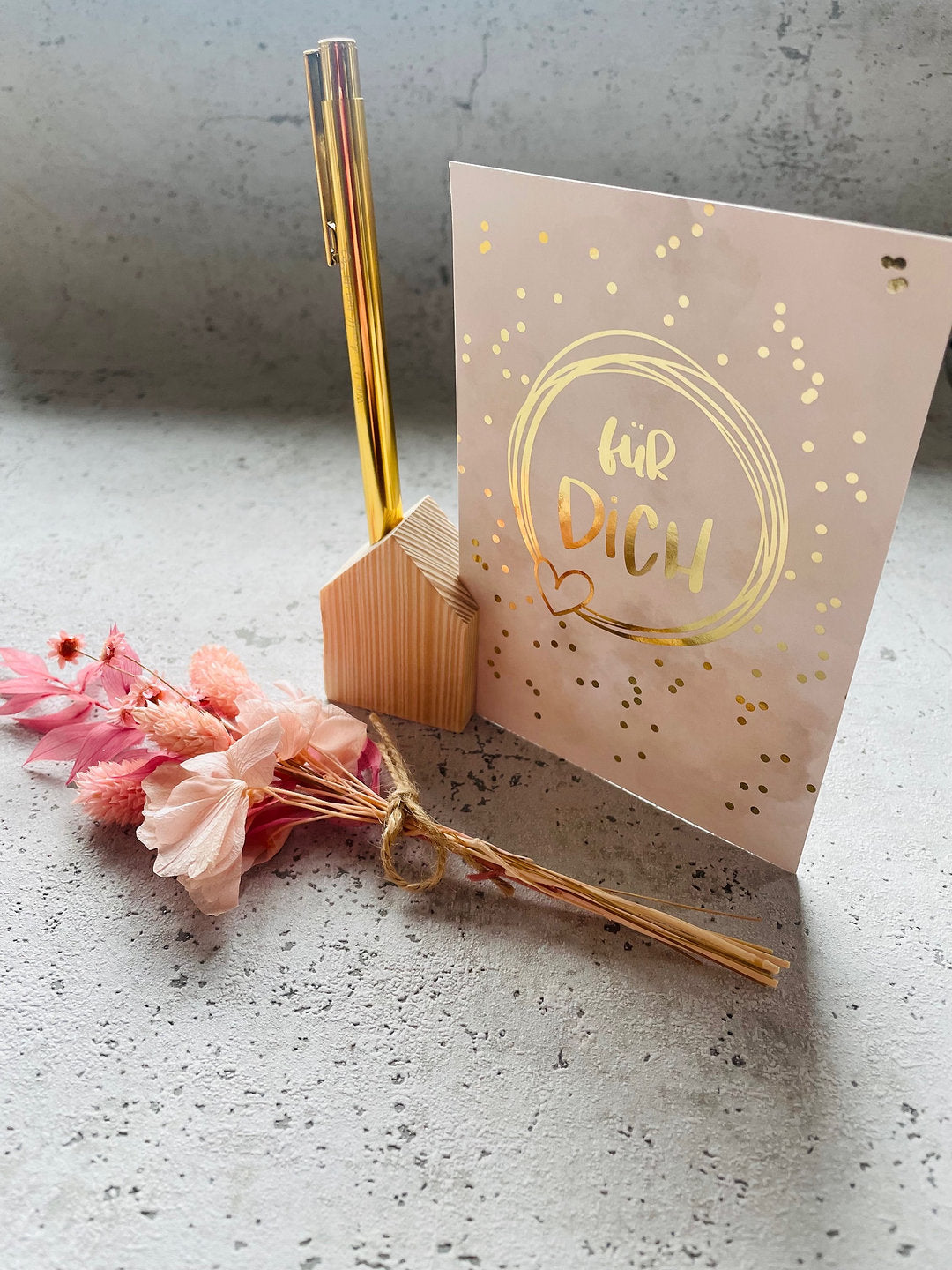 Holzhaus für Karte und Stift