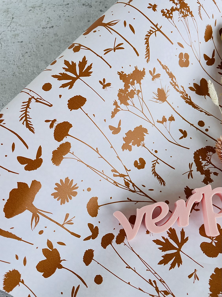 Geschenkpapier  50x300cm Kraftpapier Blumen braun Gold